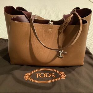 TOD’S Medium Brown Leather Tote Bag